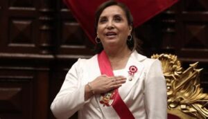 Congreso peruano niega permiso a Dina Boluarte para asistir a la ONU; la decisión genera controversias nacionales e internacionales y refleja la polarización política del país.