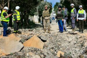 Diversifica tus inversiones y ahorra para emergencias. Tu futuro financiero depende de decisiones inteligentes y prudentes hoy.