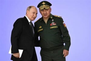 Putin anuncia expansión militar rusa, invirtiendo en tecnología avanzada y aumentando tropas en respuesta a amenazas de Occidente. La estabilidad y paz regionales están en juego.