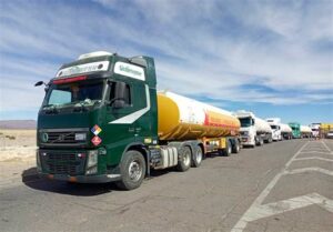 Problemas de olor a hidrocarburos en el agua de Arica generan preocupación. Suspensión de clases mientras se investigan las operaciones de descarga de combustible de Bolivia. Autoridades trabajan en conjunto.