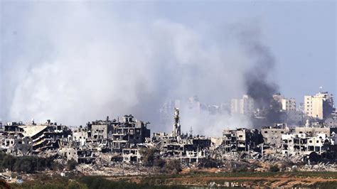 Explora cómo el conflicto en Gaza afecta la vida diaria, con un enfoque en el impacto humanitario y la urgencia de buscar soluciones pacíficas y sostenibles.