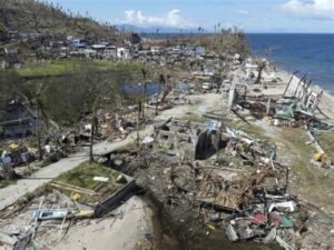 Tifón Trami deja estragos en Filipinas: 20,000 evacuados, 15 muertos y esfuerzos de rescate complicados. Se necesita ayuda internacional urgente.