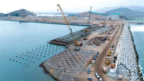 El puerto de Chancay en Perú podría alterar el tráfico marítimo, desafiando los intereses portuarios y comerciales de Chile en la región sudamericana del Pacífico.