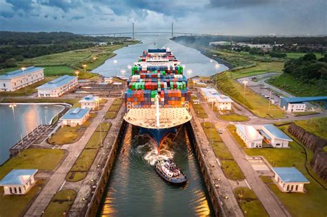 El Canal de Panamá enfrenta retos por el clima y economía global, impactando transito e ingresos; autoridades aplican medidas para una pronta recuperación.