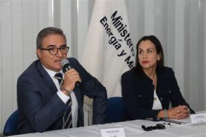 Ecuador enfrenta cortes de energía de hasta 60 horas en zonas industriales clave, desafiando a empresarios en su adaptación y manejo de procesos críticos.