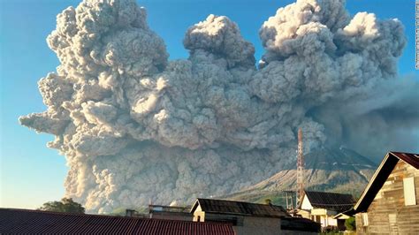 La erupción del Sinabung ha provocado pérdidas humanas y desplazamientos, poniendo a prueba la resiliencia de las comunidades y la eficiencia de las autoridades en la gestión de desastres.