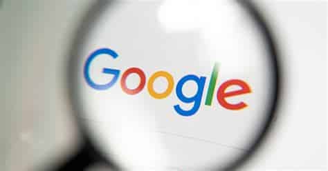 Google enfrenta presión por su dominio en búsquedas; el caso antimonopolio podría cambiar el panorama competitivo y la oferta para los usuarios.