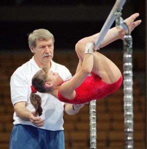 El legado de Béla Károlyi perdura, dejando una profunda huella en la gimnasia mundial a través de su dedicación y éxito inigualable.