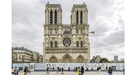 Descubre la histórica restauración de Notre Dame, símbolo de resiliencia, lista para reabrir en 2024 tras un monumental esfuerzo internacional.