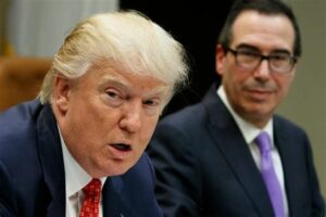 Trump considera a su asesor financiero, Bessent, como secretario del Tesoro, destacando un enfoque económico pro-negocios para su posible segundo mandato.