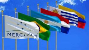 La cumbre del Mercosur en diciembre busca impulsar el comercio y la modernización regional mediante acuerdos cruciales y cooperación diplomática.